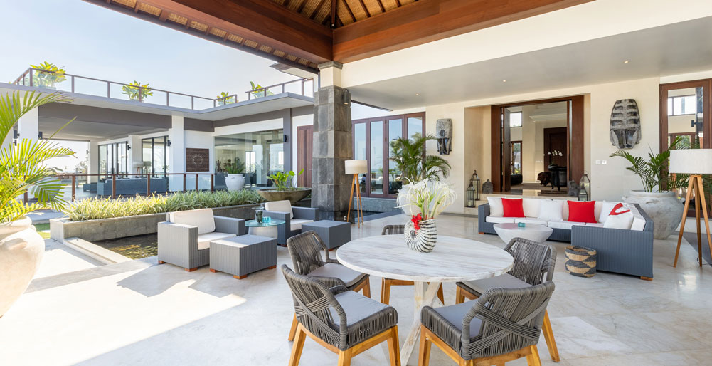 Tirtha Bayu Villa I - Bright outdoor living space